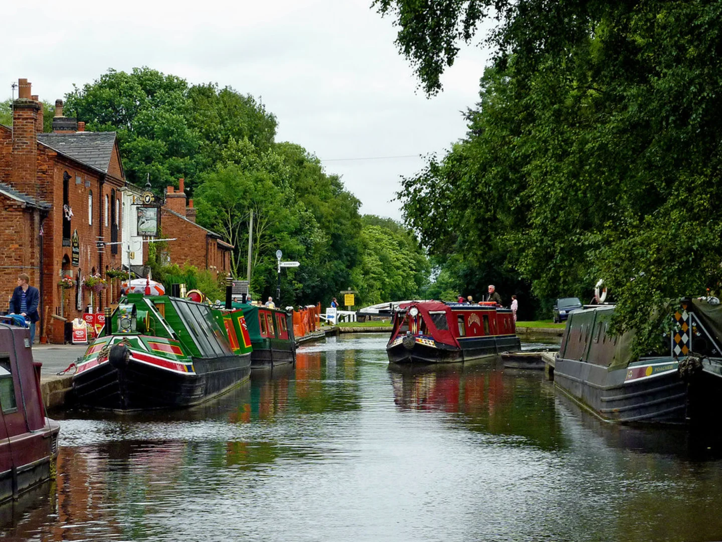 An image depicting the trail Alrewas and Fradley Junction Walk and its surrounding area.
