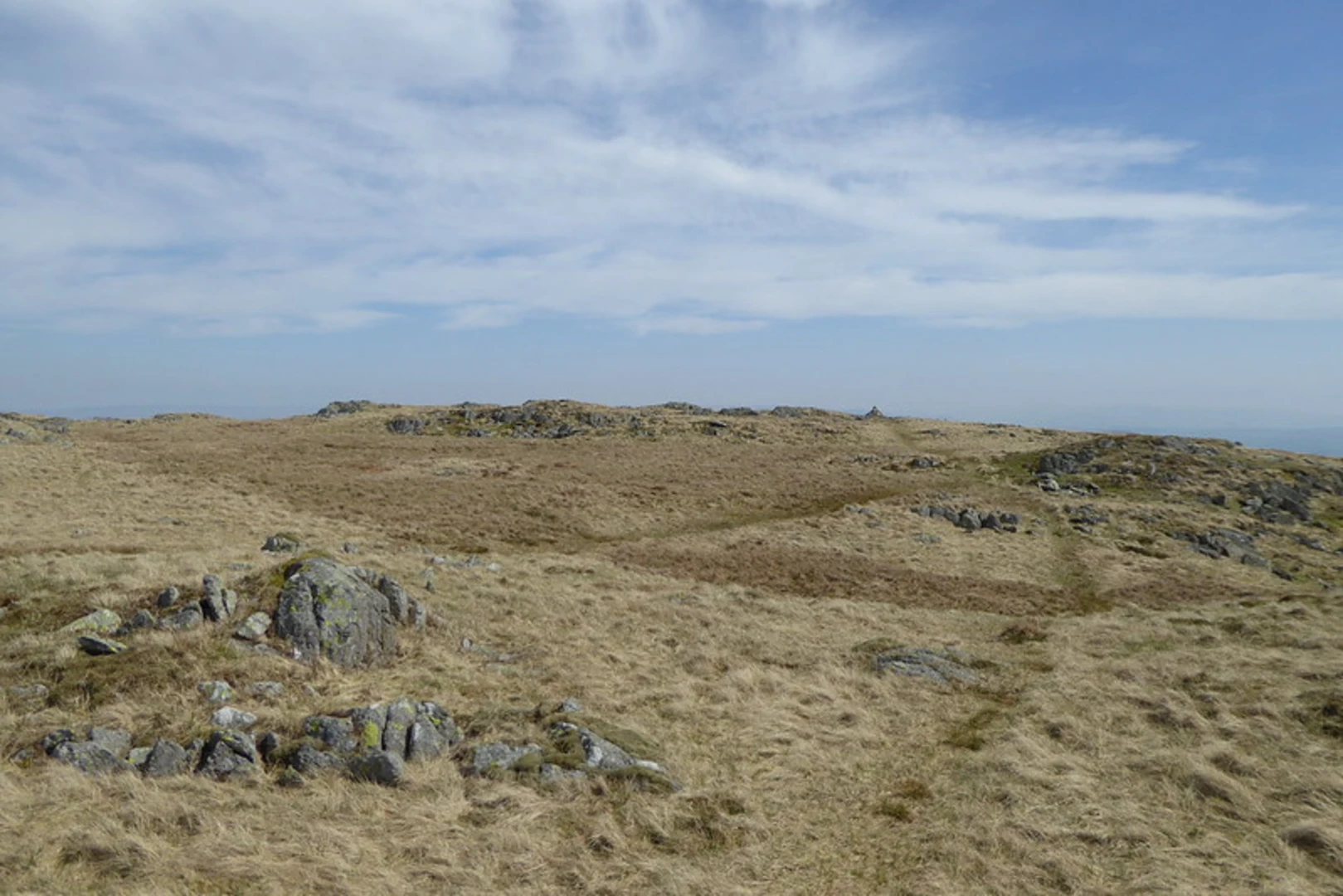 An image depicting the trail Tarn Crag and Grey Crag Loop and its surrounding area.