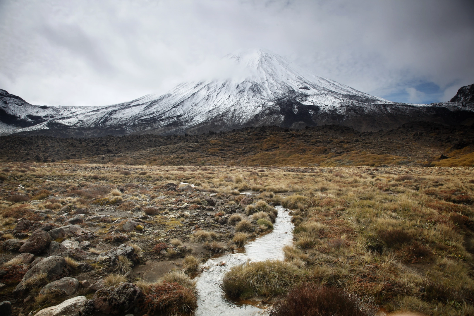An image depicting the trail Mount Ngauruhoe Via Tongariro Alpine Crossing and its surrounding area.