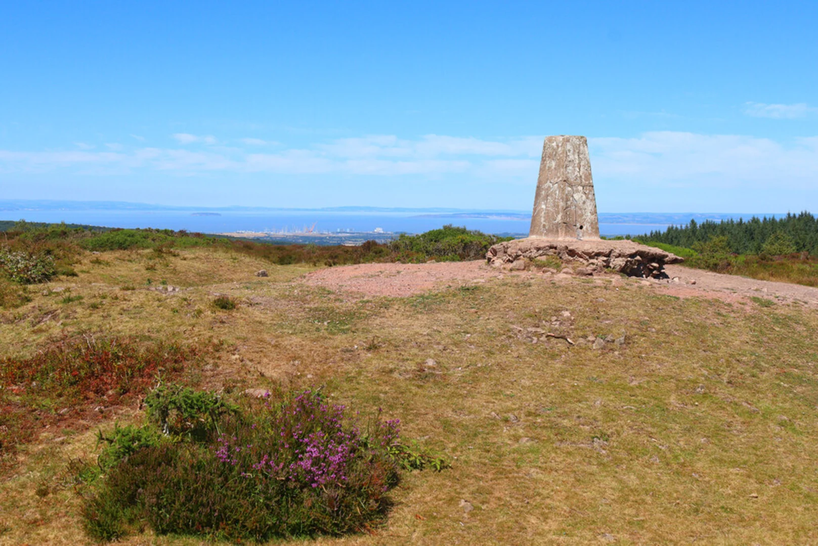 An image depicting the trail Wills Neck and its surrounding area.
