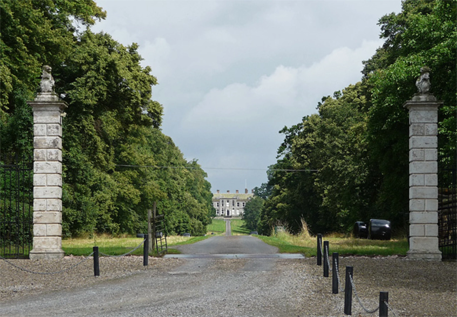 An image depicting the trail Morville Circular Walk and its surrounding area.