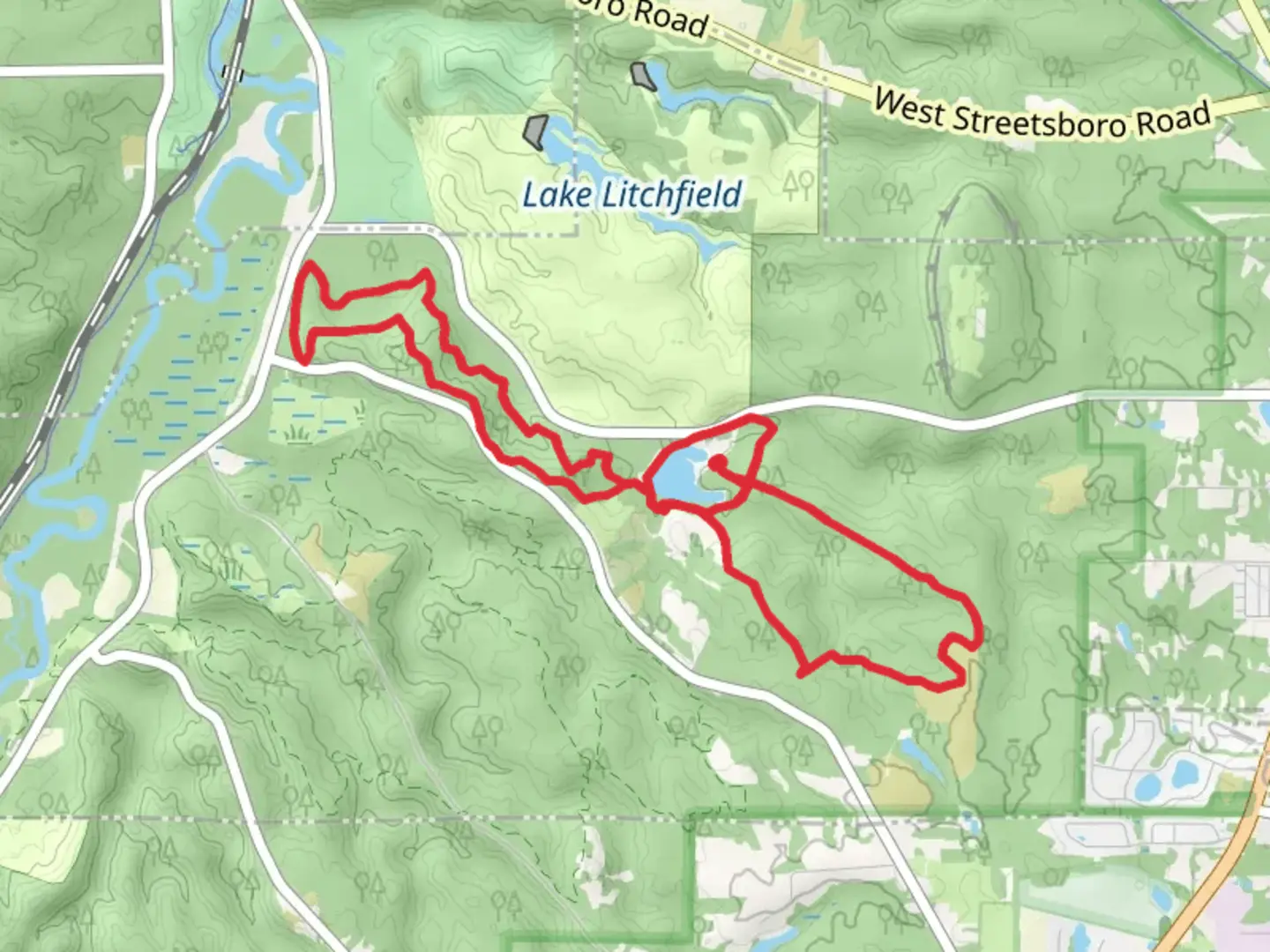 An image depicting the trail Kendall Lake and Salt Run Loop Trail and its surrounding area.