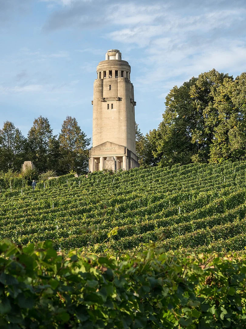 An image depicting the trail Aussichtspunkt Kurberg via Limeswanderweg and its surrounding area.