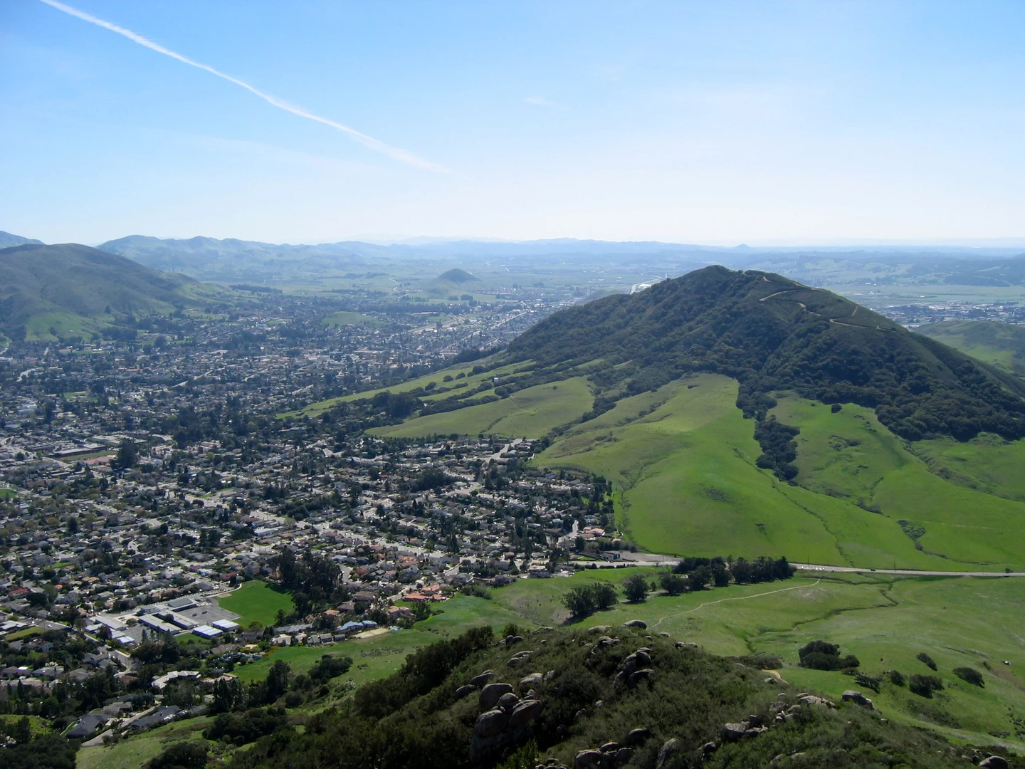 An image depicting the trail Cerro San Luis Obispo Loop and its surrounding area.