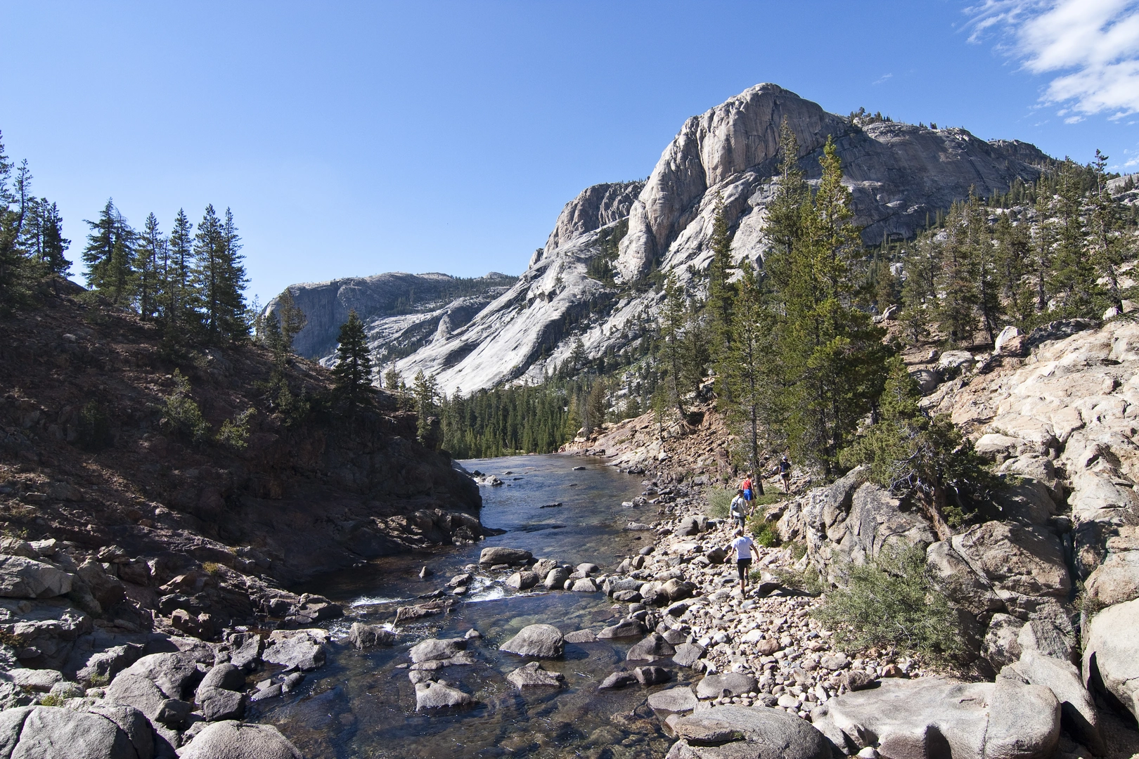 An image depicting the trail Glen Aulin High Sierra Camp via Pacific Crest National Scenic Trail and its surrounding area.