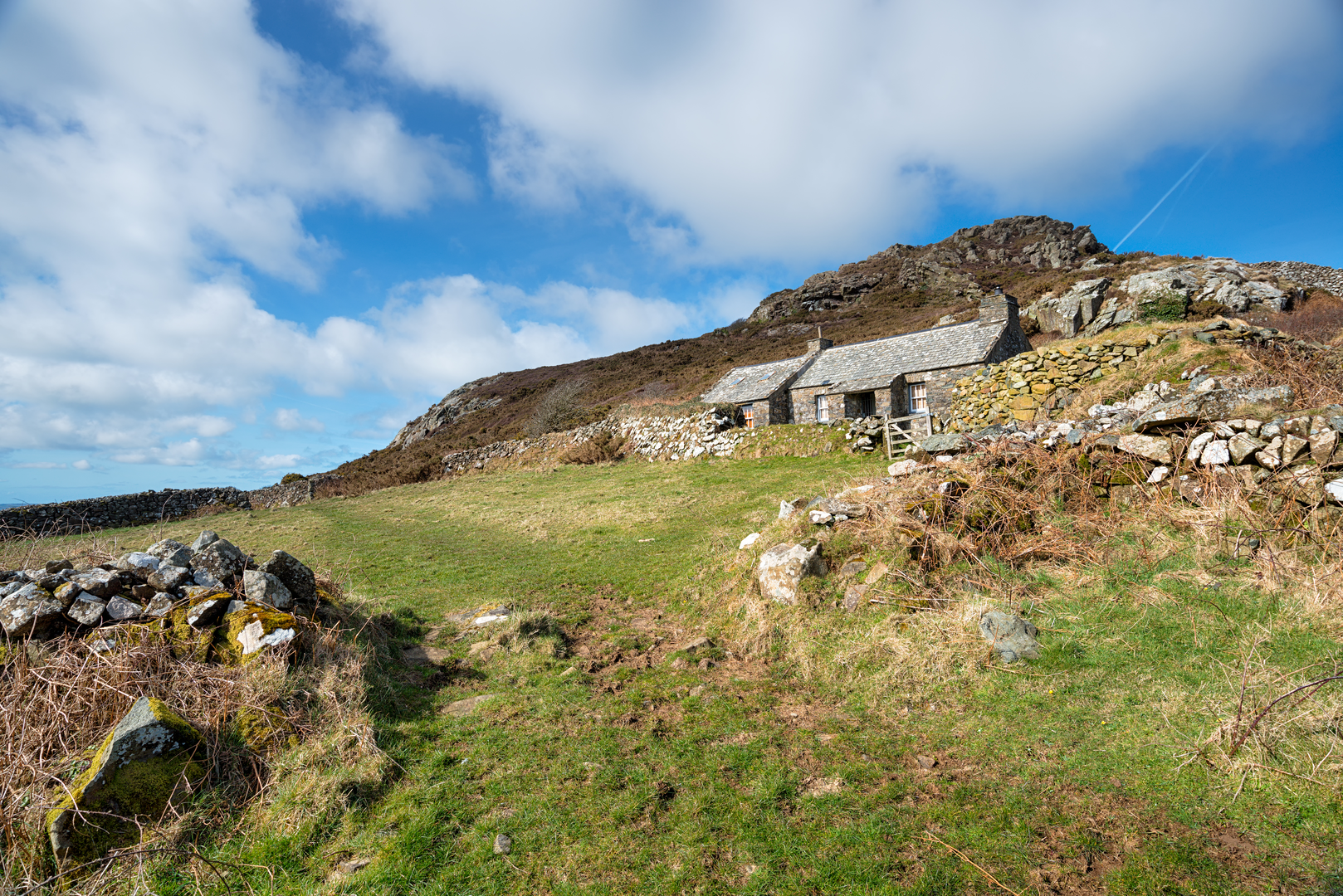An image depicting the trail Garn Fawr and Garn Fechan Hillforts and its surrounding area.