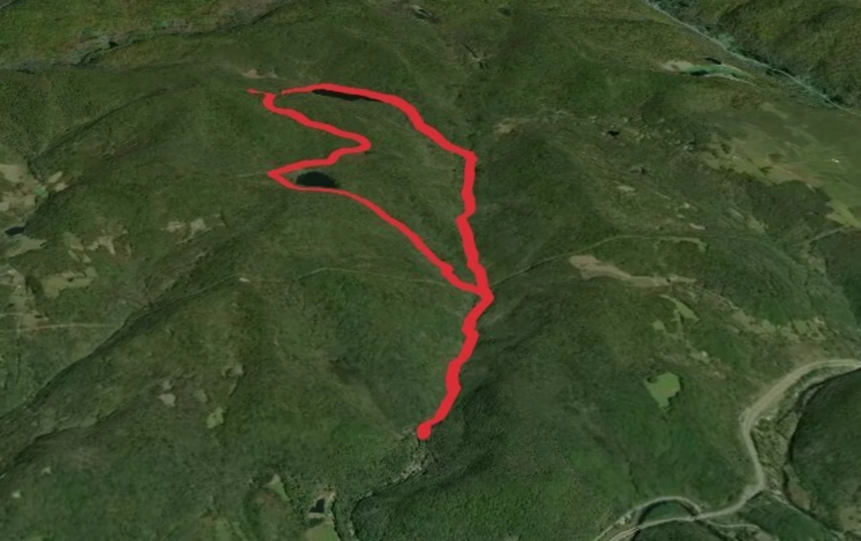 An image depicting the trail Russell Brook Cables Lake Loop and its surrounding area.