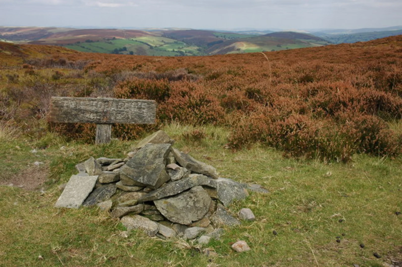 An image depicting the trail Llandeilo Hill from Aberedw and its surrounding area.