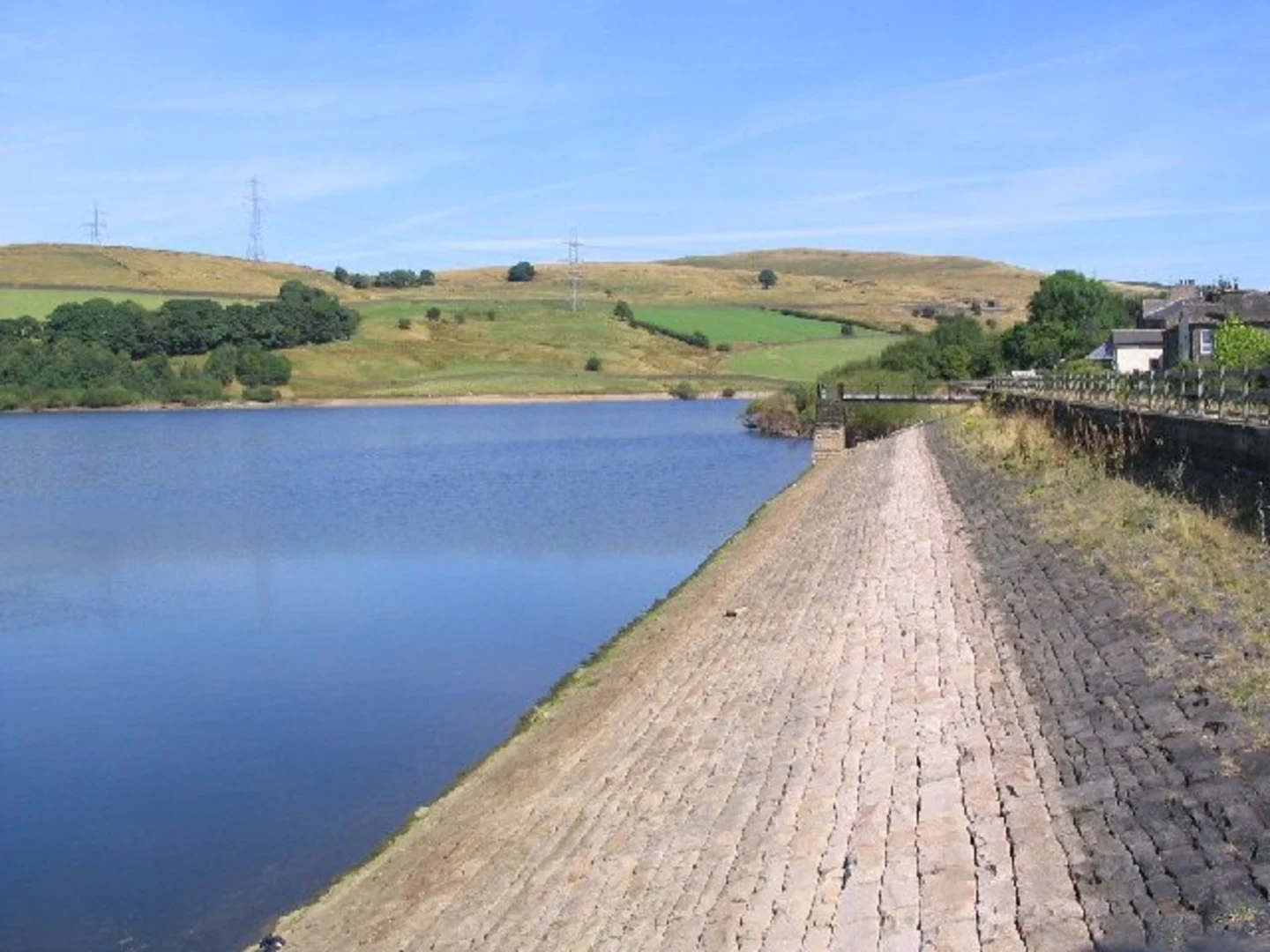 An image depicting the trail Ogden Reservoir and Kitcliffe Reservoir Loop and its surrounding area.