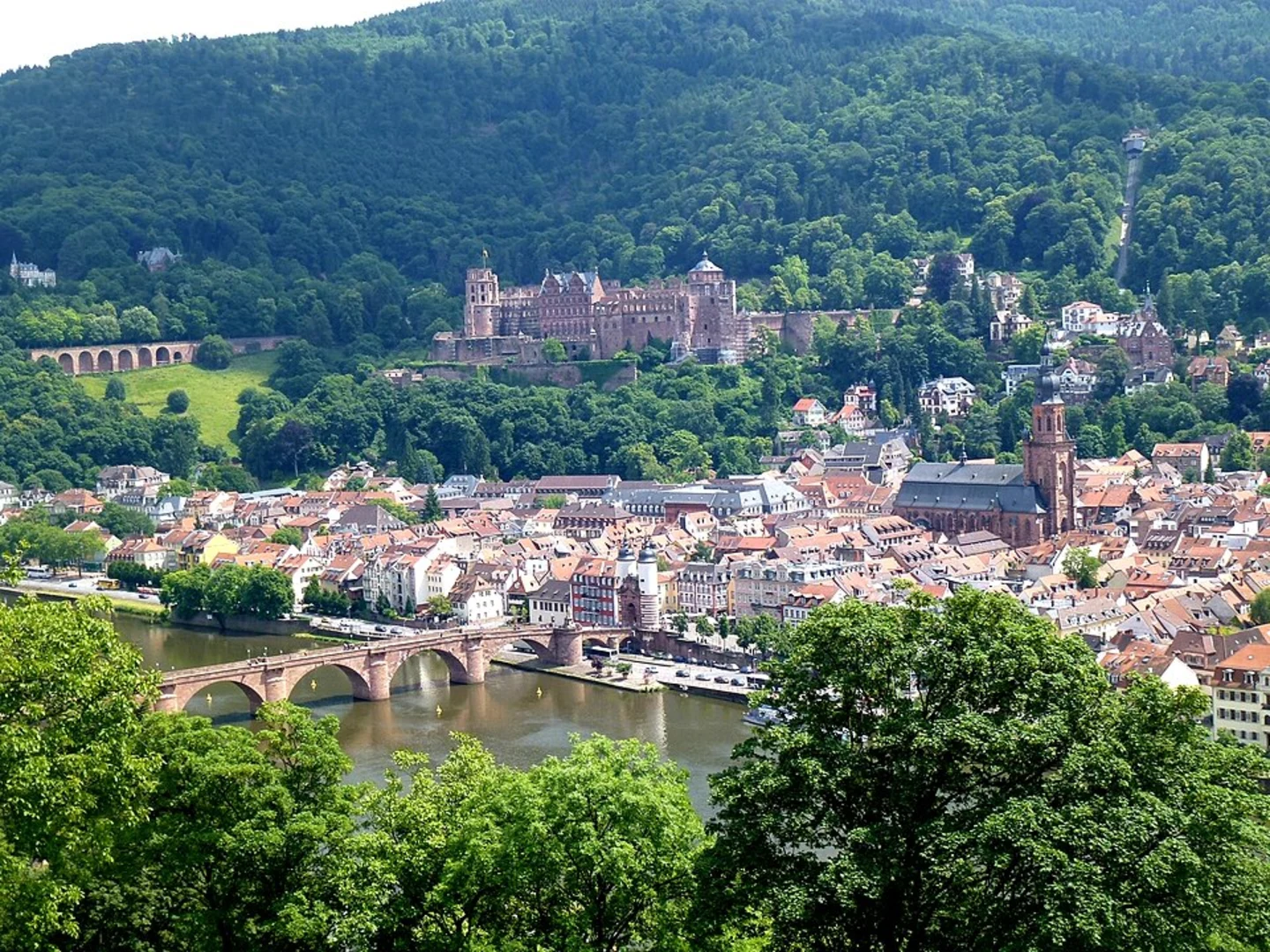 An image depicting the trail Wallfahrtsanlage via Philosophenweg and its surrounding area.