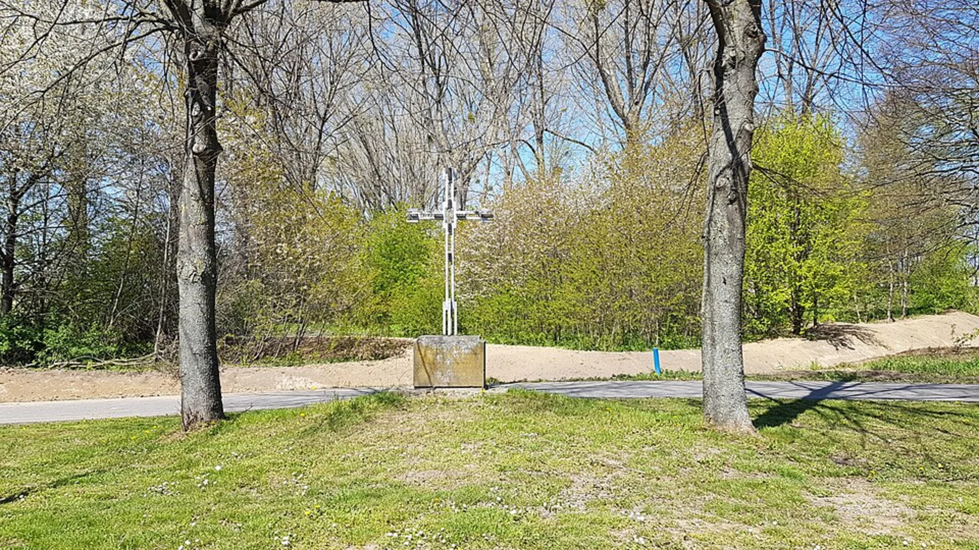An image depicting the trail Kasteel Meerssenhoven and Julianakanaal via Boekender Weg and its surrounding area.
