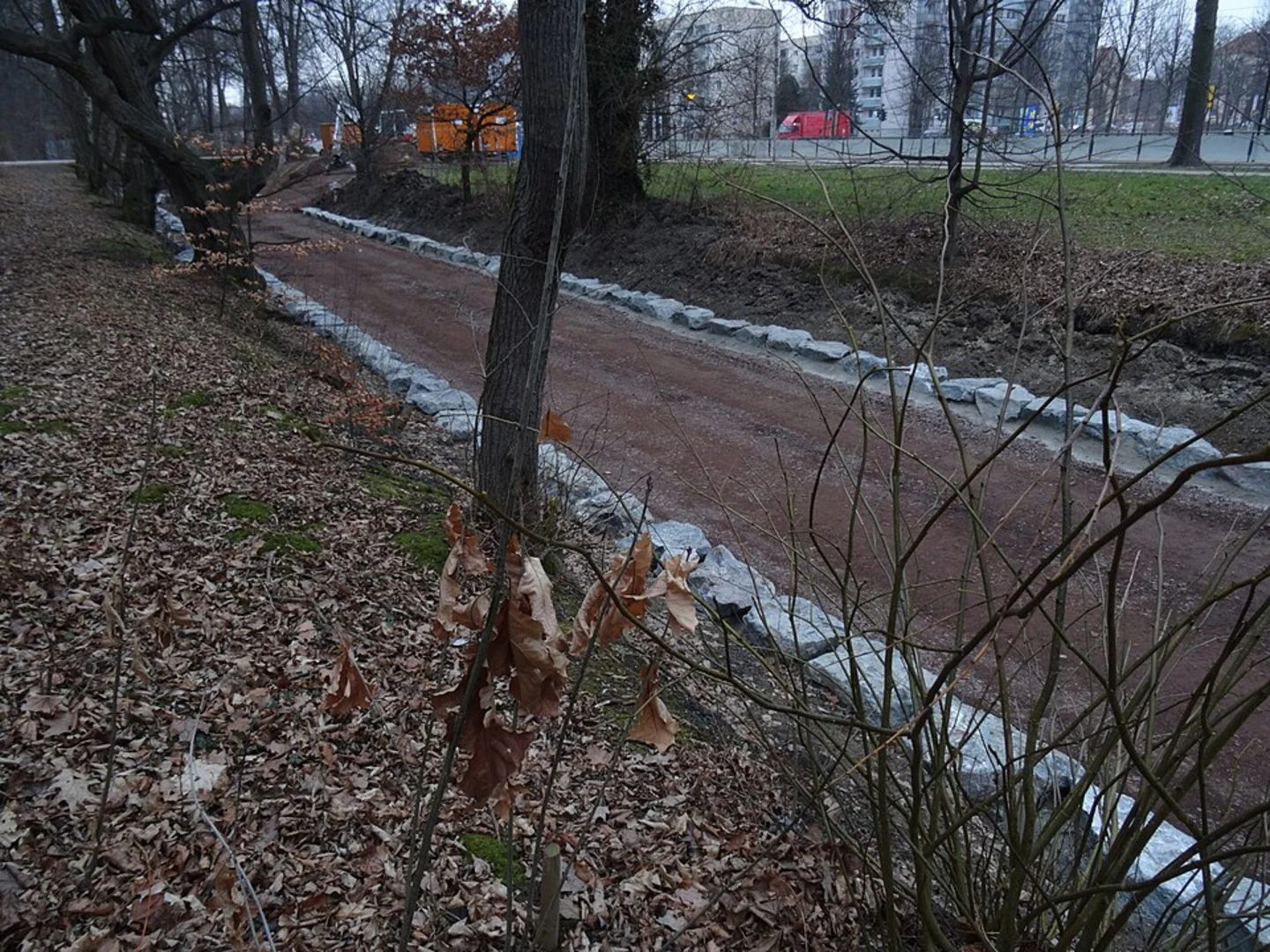 An image depicting the trail Kaitzbach and Rundweg Bannewitz and its surrounding area.