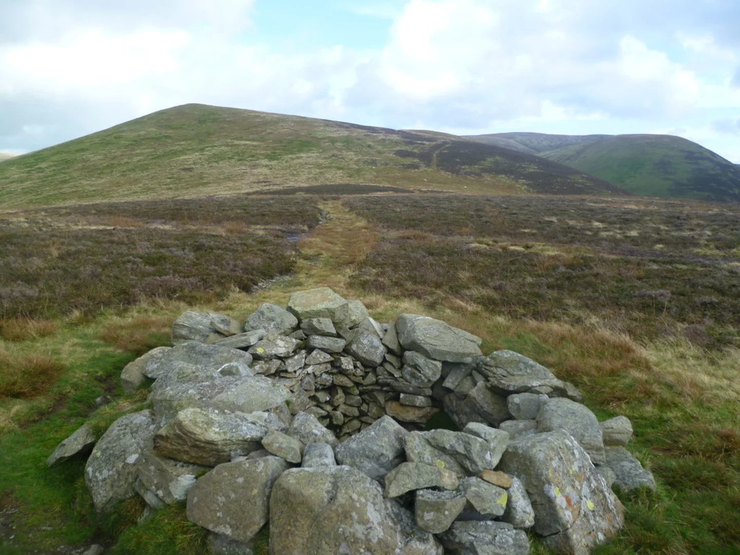 An image depicting the trail Orthwaite Bank and Little Cockup and its surrounding area.