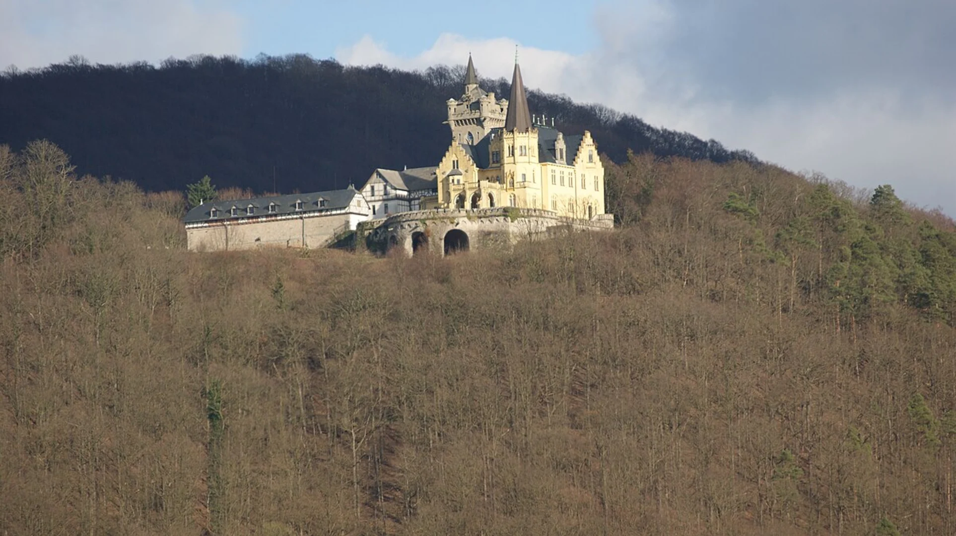 An image depicting the trail Schloss Rothestein via Rundweg Hainbachtal and its surrounding area.