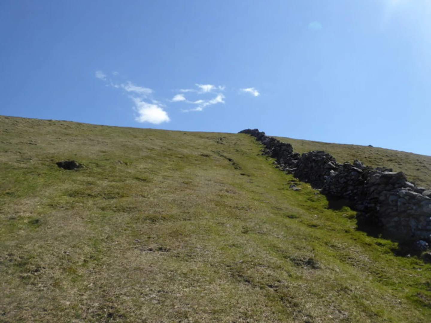 An image depicting the trail Moel Hebog Walk and its surrounding area.