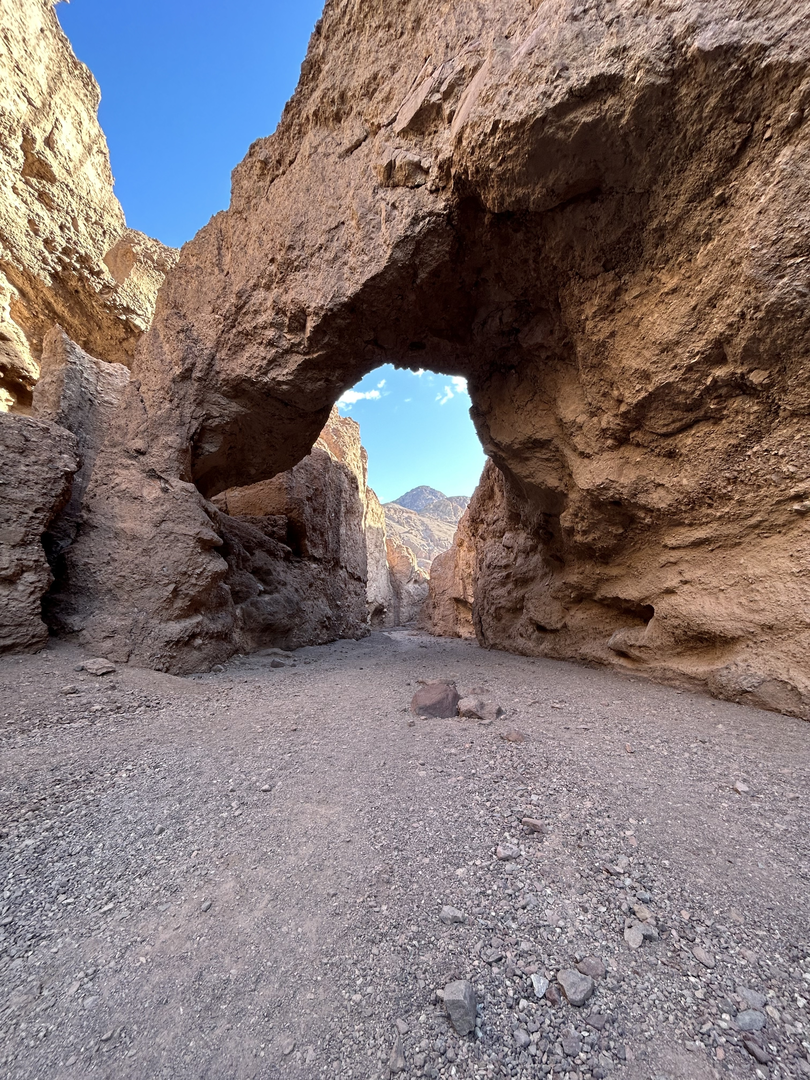 An image depicting the trail Hole in the Wall Road and its surrounding area.