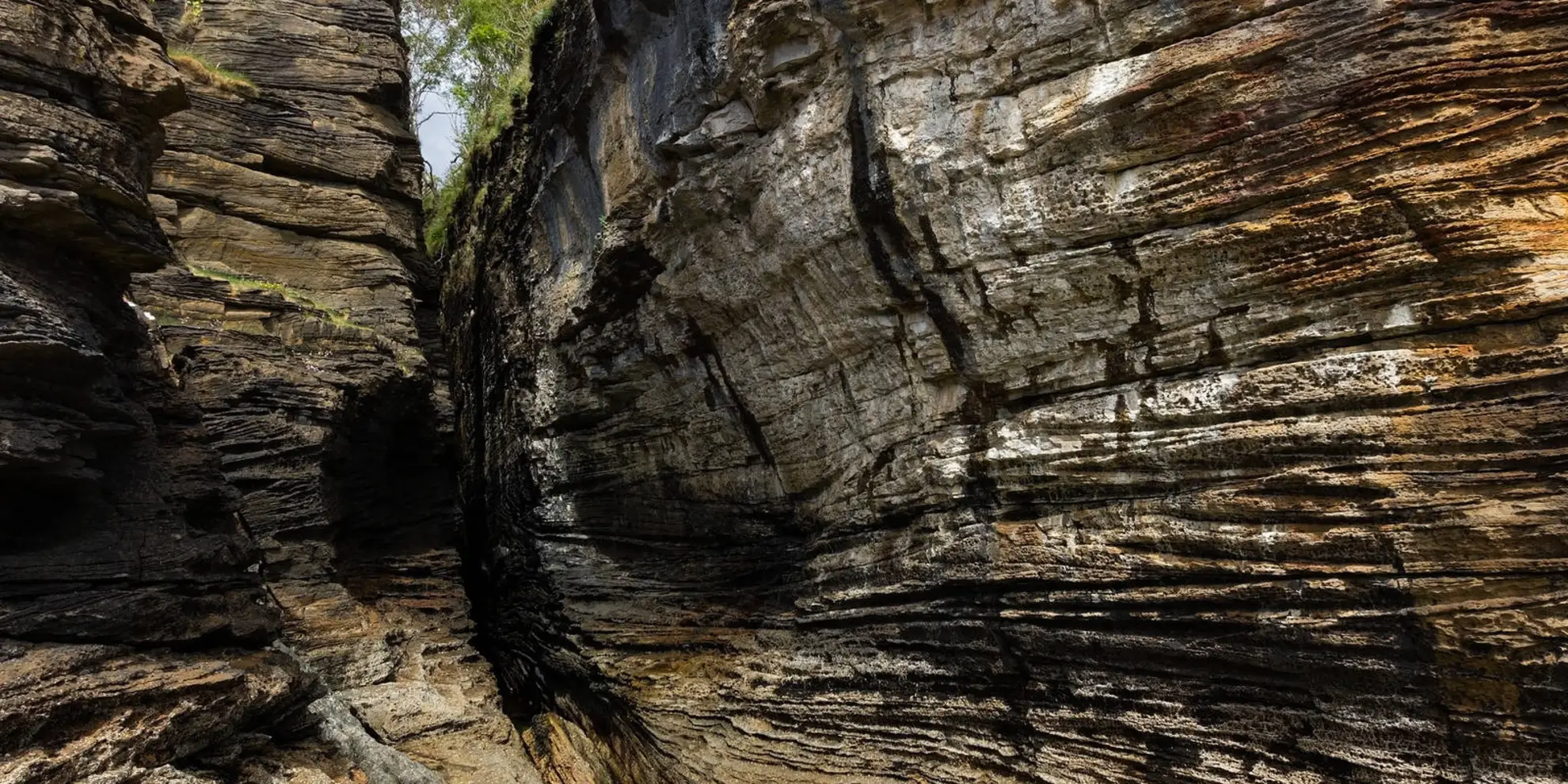 An image depicting the trail Spar Cave - Glasnakille and its surrounding area.