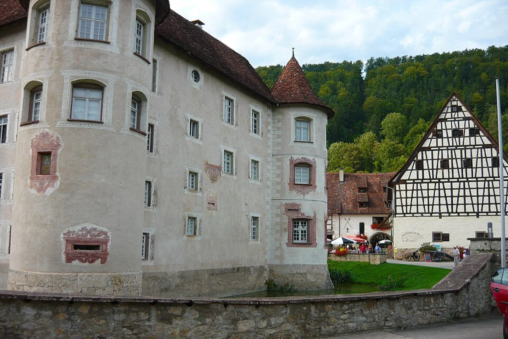 An image depicting the trail Glatt Loop and its surrounding area.