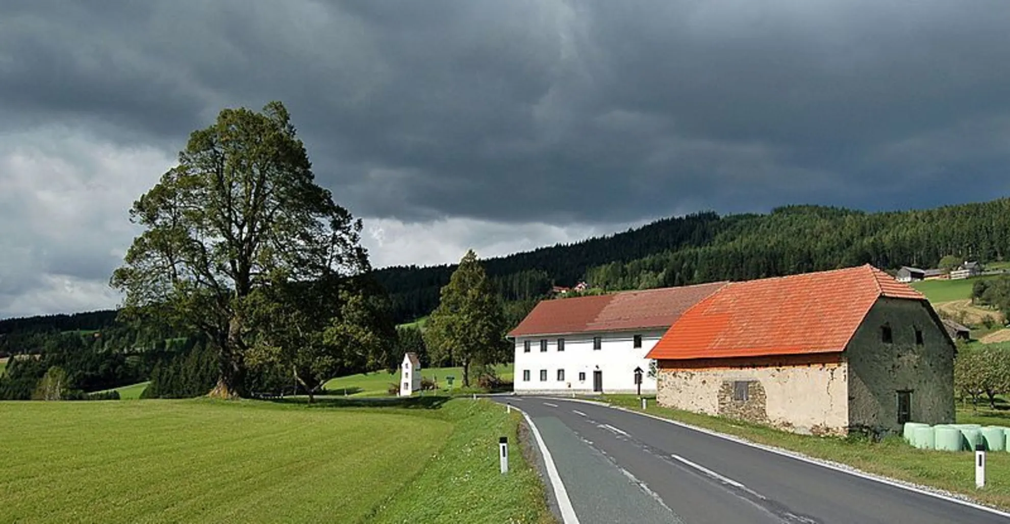 An image depicting the trail Gorge path Birkfeld - Miesenbach and its surrounding area.