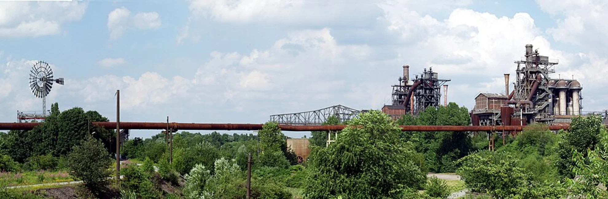An image depicting the trail Stuveschacht, Wasser Piesberg and Fossiliensuche Loop - Kultur u Landschaftspark and its surrounding area.