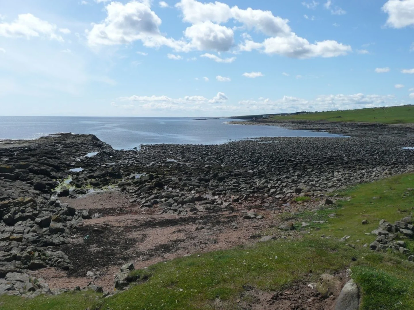 An image depicting the trail Norwell Brow and Craster Country Park Loop and its surrounding area.