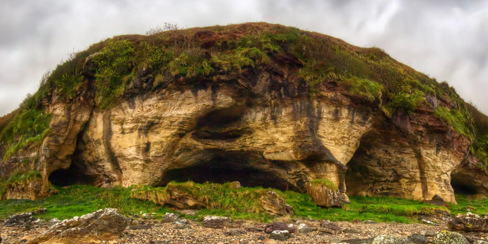 An image depicting the trail Blackwaterfoot to King's Cave Loop via Arran Coastal Way and its surrounding area.