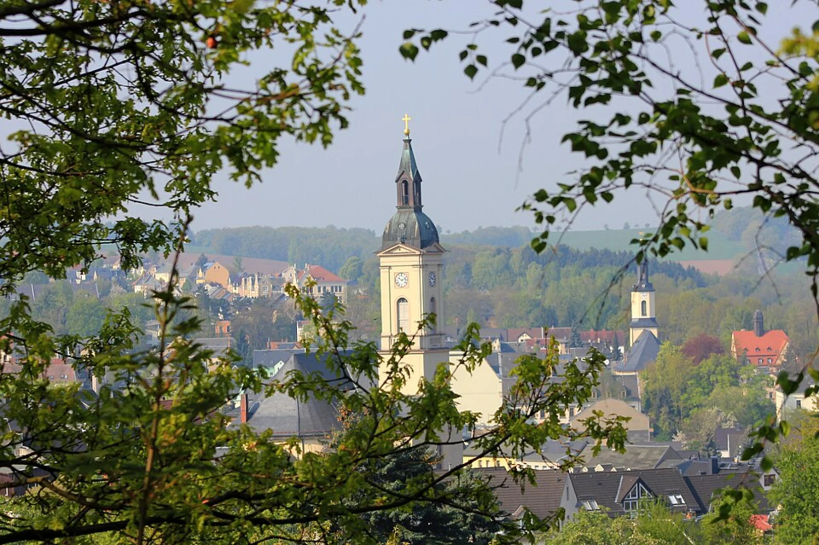 An image depicting the trail Lichtenstein and Heinrichsort Loop and its surrounding area.