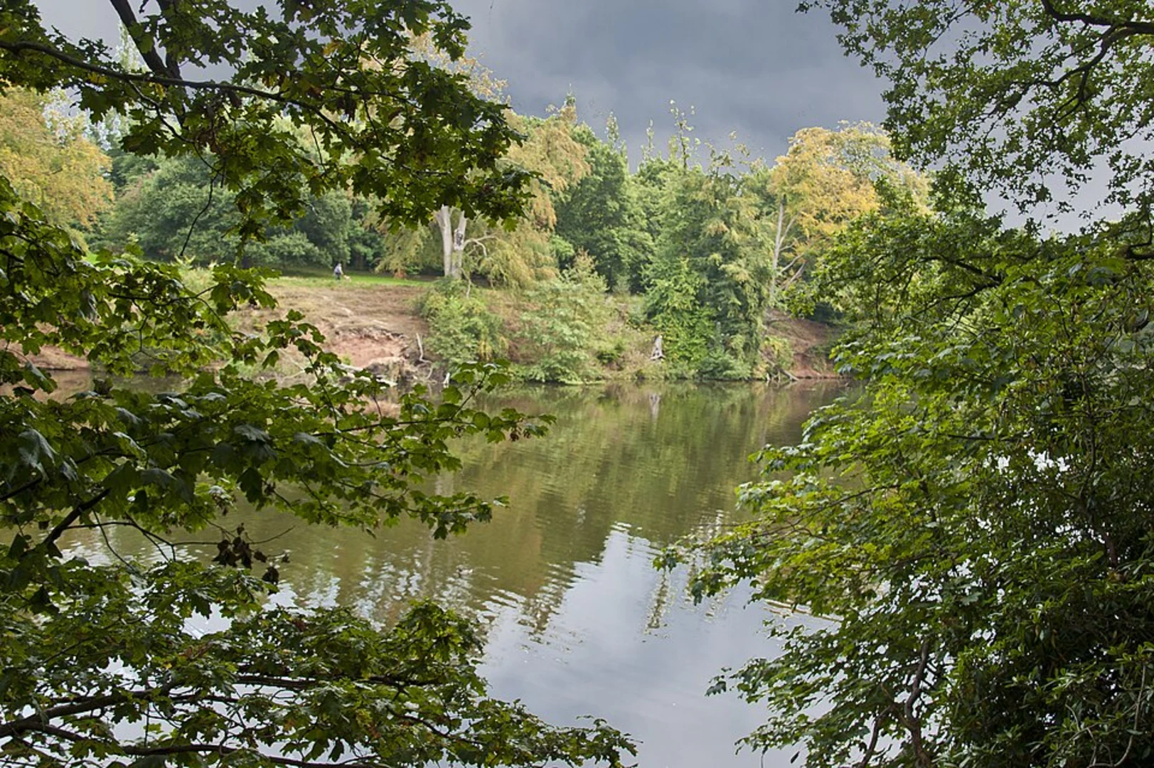 An image depicting the trail Lymm Dam Walk and its surrounding area.