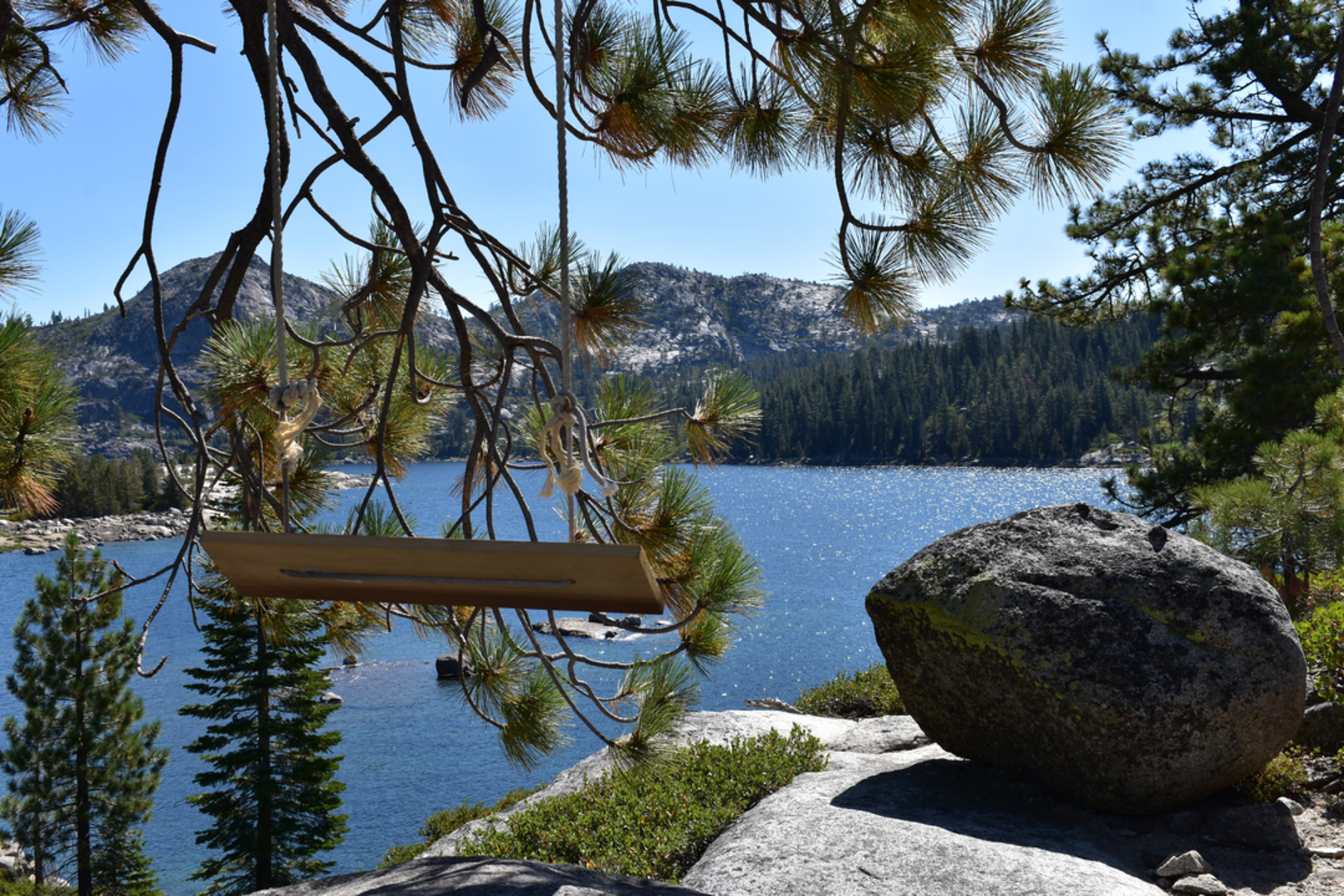 An image depicting the trail Loon Lake via Rubicon Trail and its surrounding area.