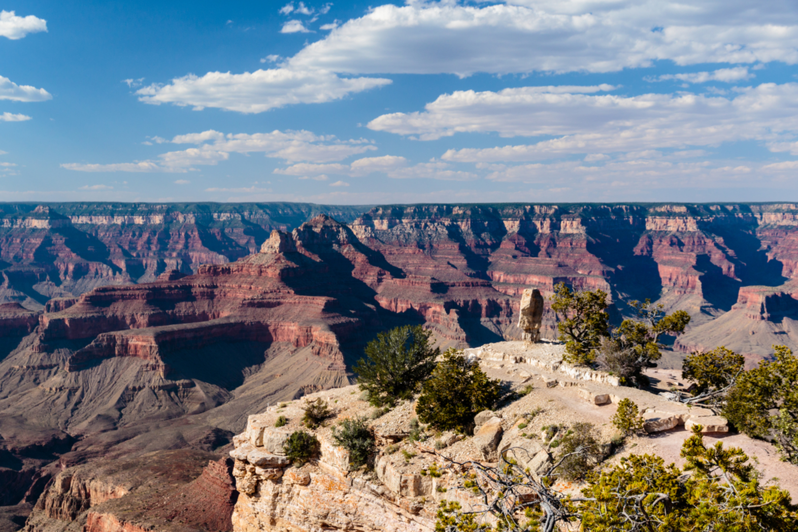 An image depicting the trail Tonto Trail - Grandview Trail to South Kaibab Trail and its surrounding area.