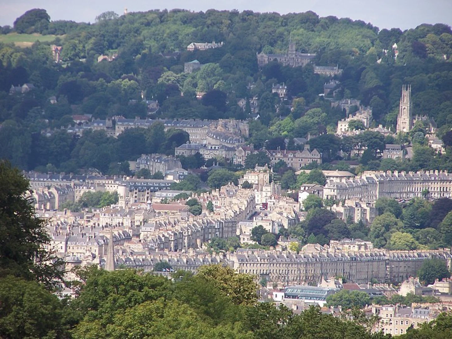 An image depicting the trail Lansdown Park Loop via Hanging Hill and its surrounding area.