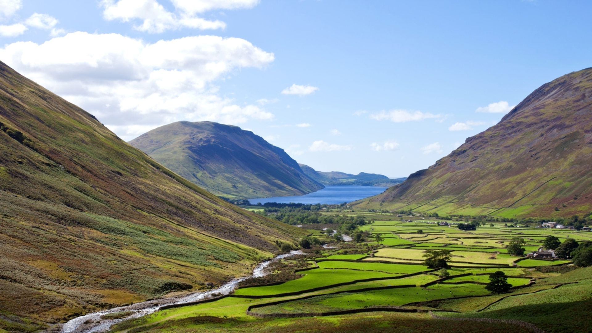 An image depicting the trail Kirk Fell and its surrounding area.