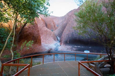 An image depicting the trail Kuniya Walk and Mutitjulu Waterhole and its surrounding area.