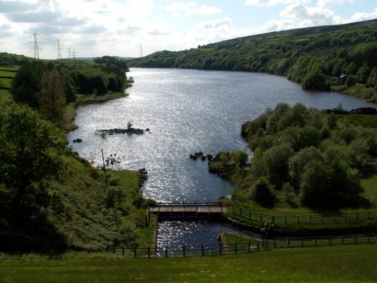 Valehouse Reservoir and Bottom Reservoir Loop