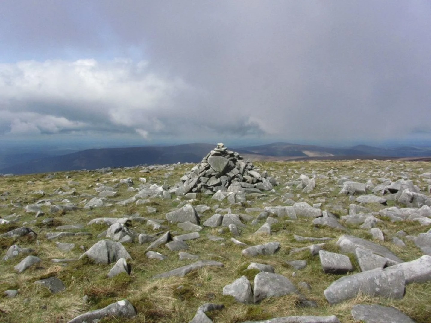 An image depicting the trail Camenabologue and Lugnaquilla Loop and its surrounding area.