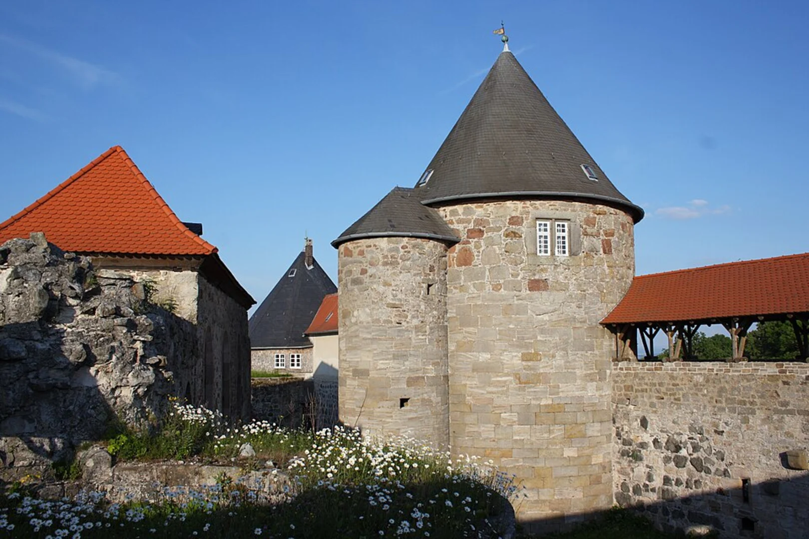 An image depicting the trail Niederaula to Hirschberg via Herzberg Hoehenweg and its surrounding area.