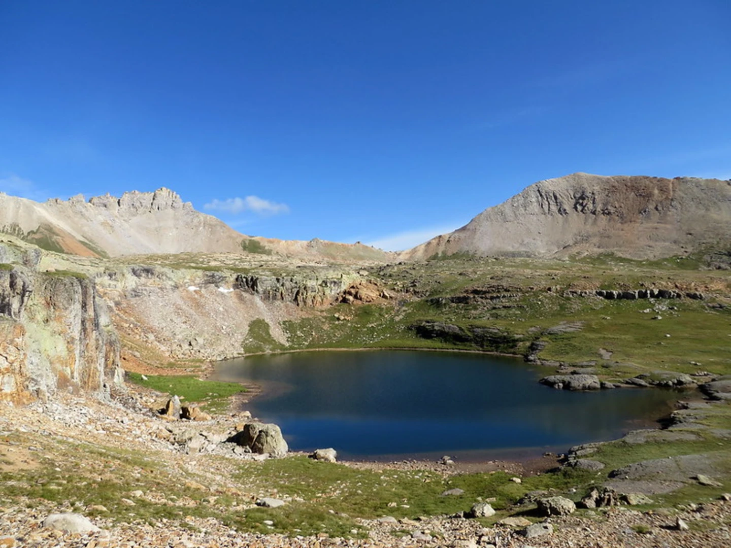 An image depicting the trail Bullion King Lake via Porphry Basin Road and its surrounding area.