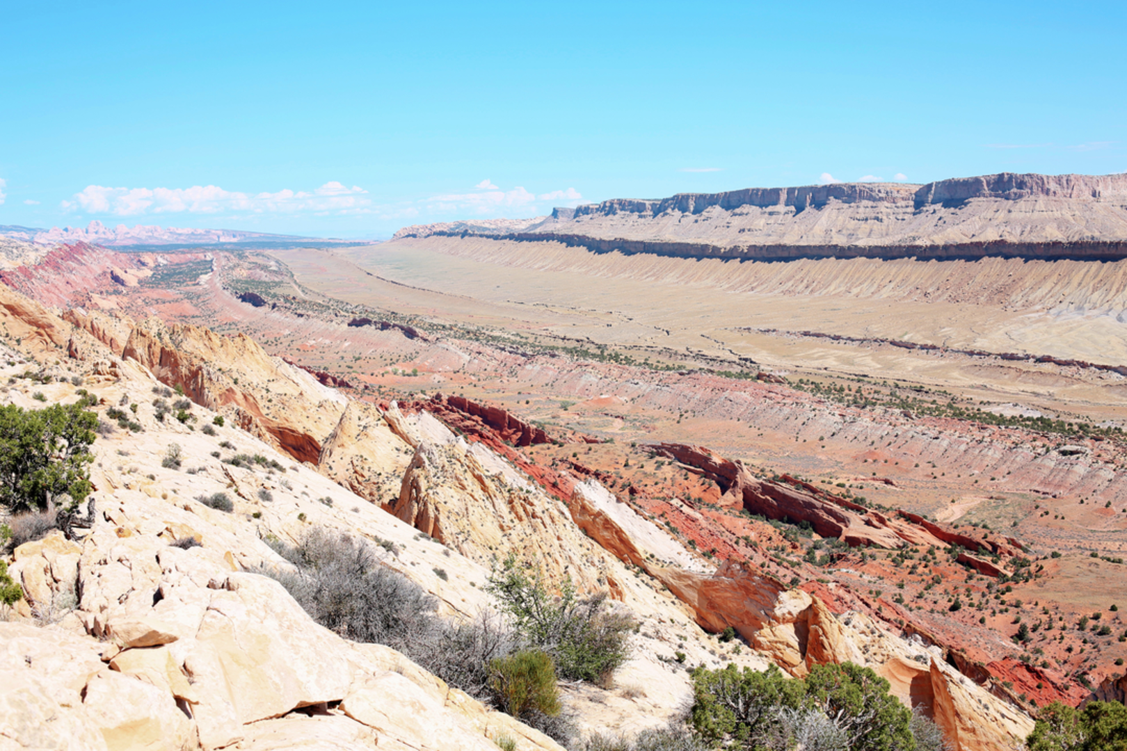 An image depicting the trail Upper Muley Twist Canyon Access Road and its surrounding area.
