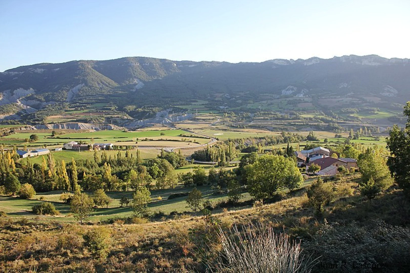 An image depicting the trail Roda de Isábena - Turbón Track Path PR HU 48 and its surrounding area.