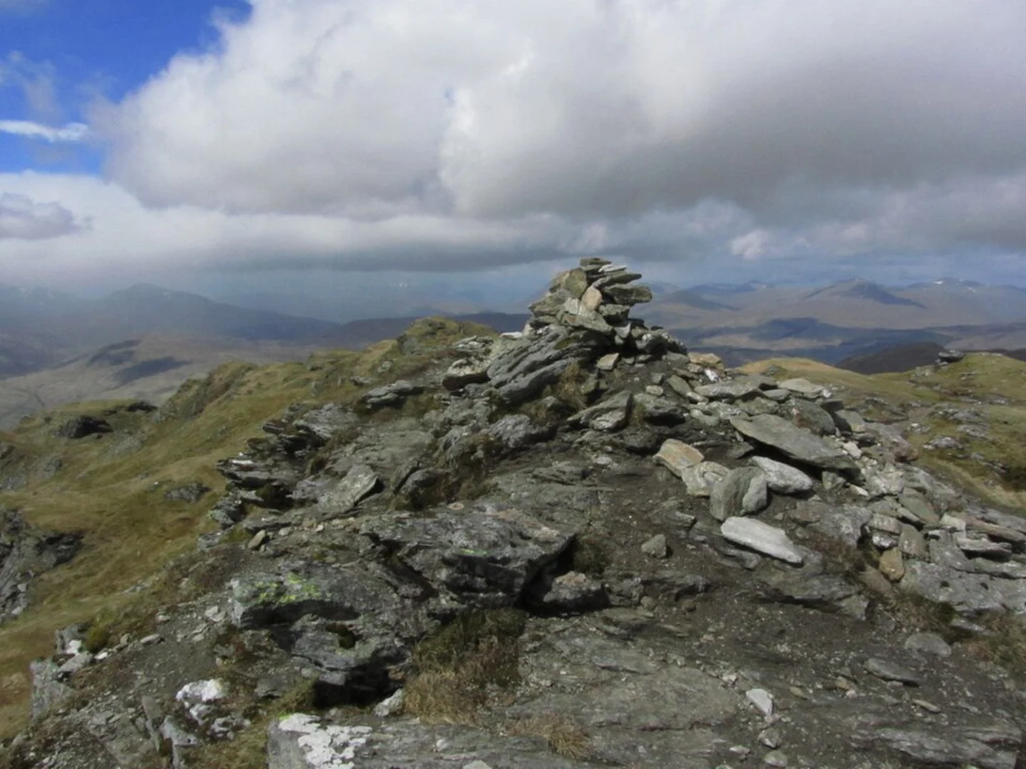 An image depicting the trail Beinn Chabhair Loop from Inverarnan and its surrounding area.
