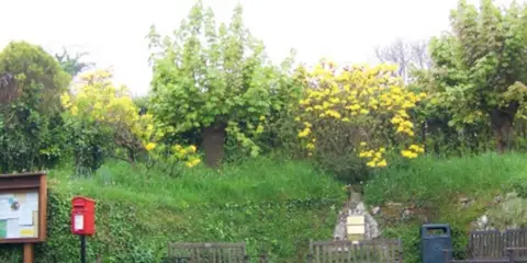 An image depicting the trail Huntingdon Warren and Lud Gate from Scorriton and its surrounding area.