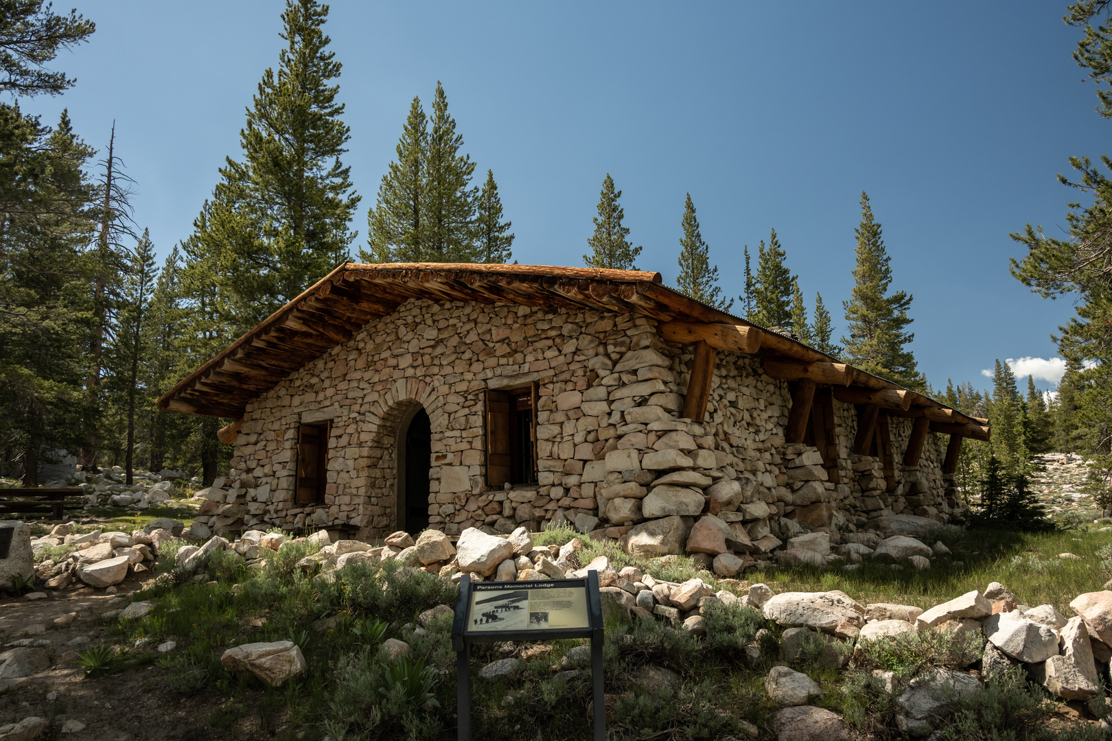 An image depicting the trail Parsons Memorial Lodge and Soda Springs via Pacific Crest Trail and its surrounding area.