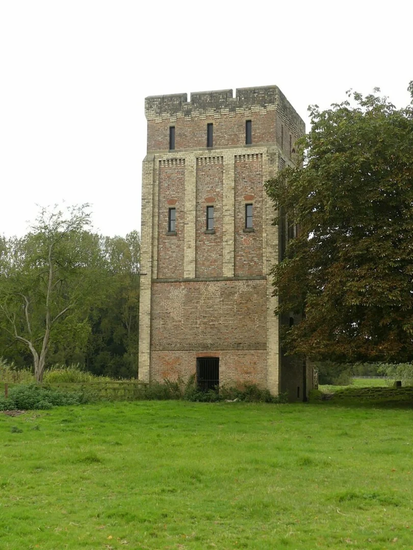 An image depicting the trail Beningbrough Park Loop and its surrounding area.