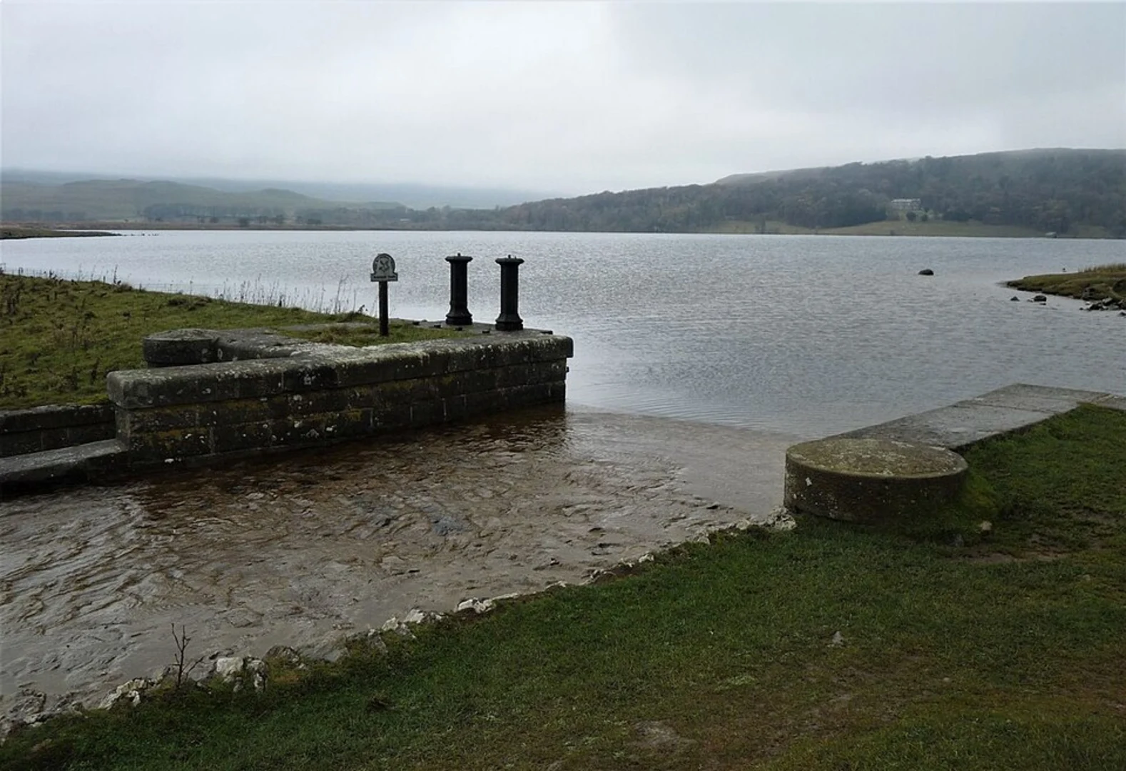 An image depicting the trail Malham Cove and Gordale Scar Loop and its surrounding area.