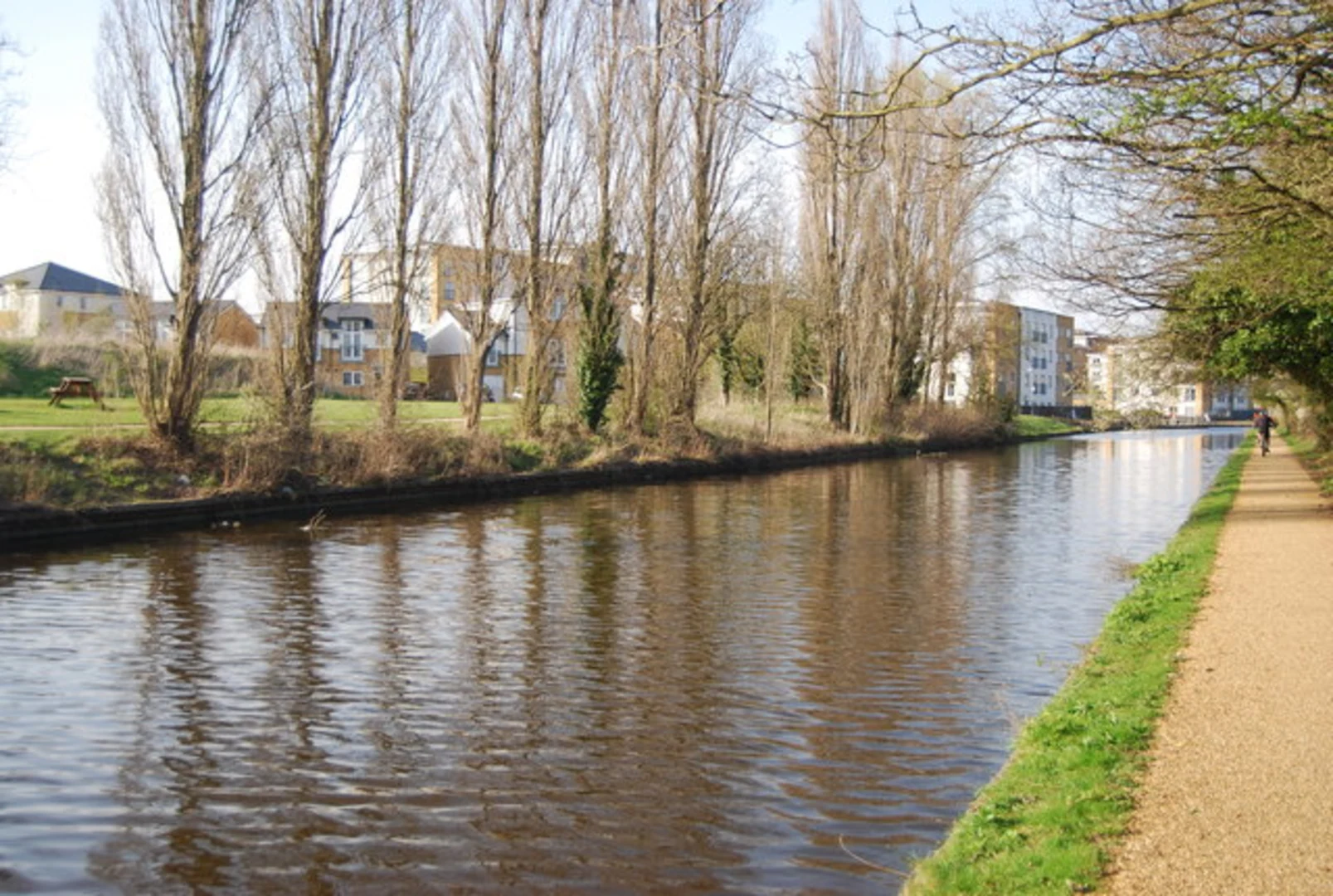 An image depicting the trail Grand Union Canal - Paddington Branch and its surrounding area.