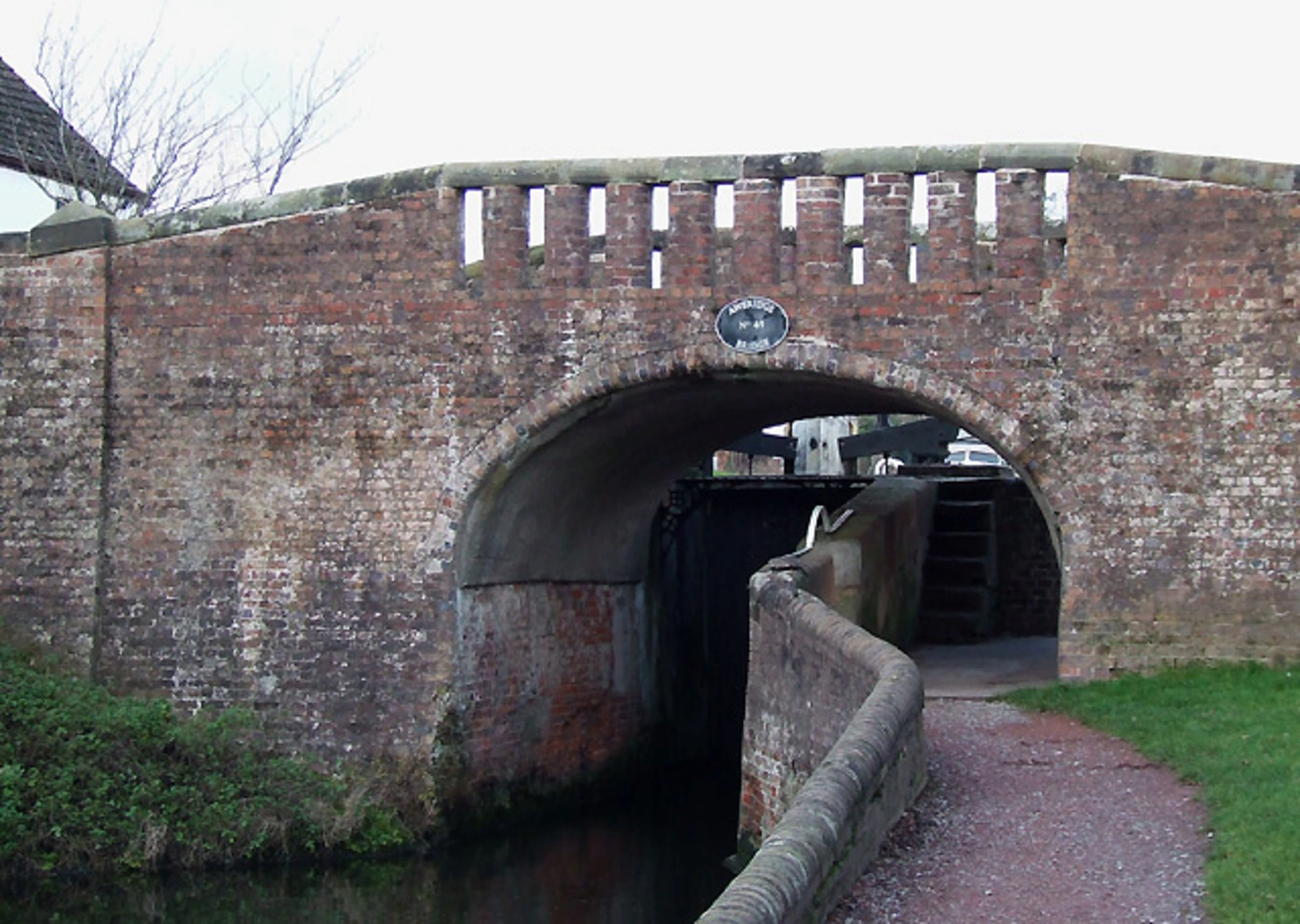 An image depicting the trail Aldersley Canal Junction to Bratch Locks Walk - Wolverhampton and its surrounding area.