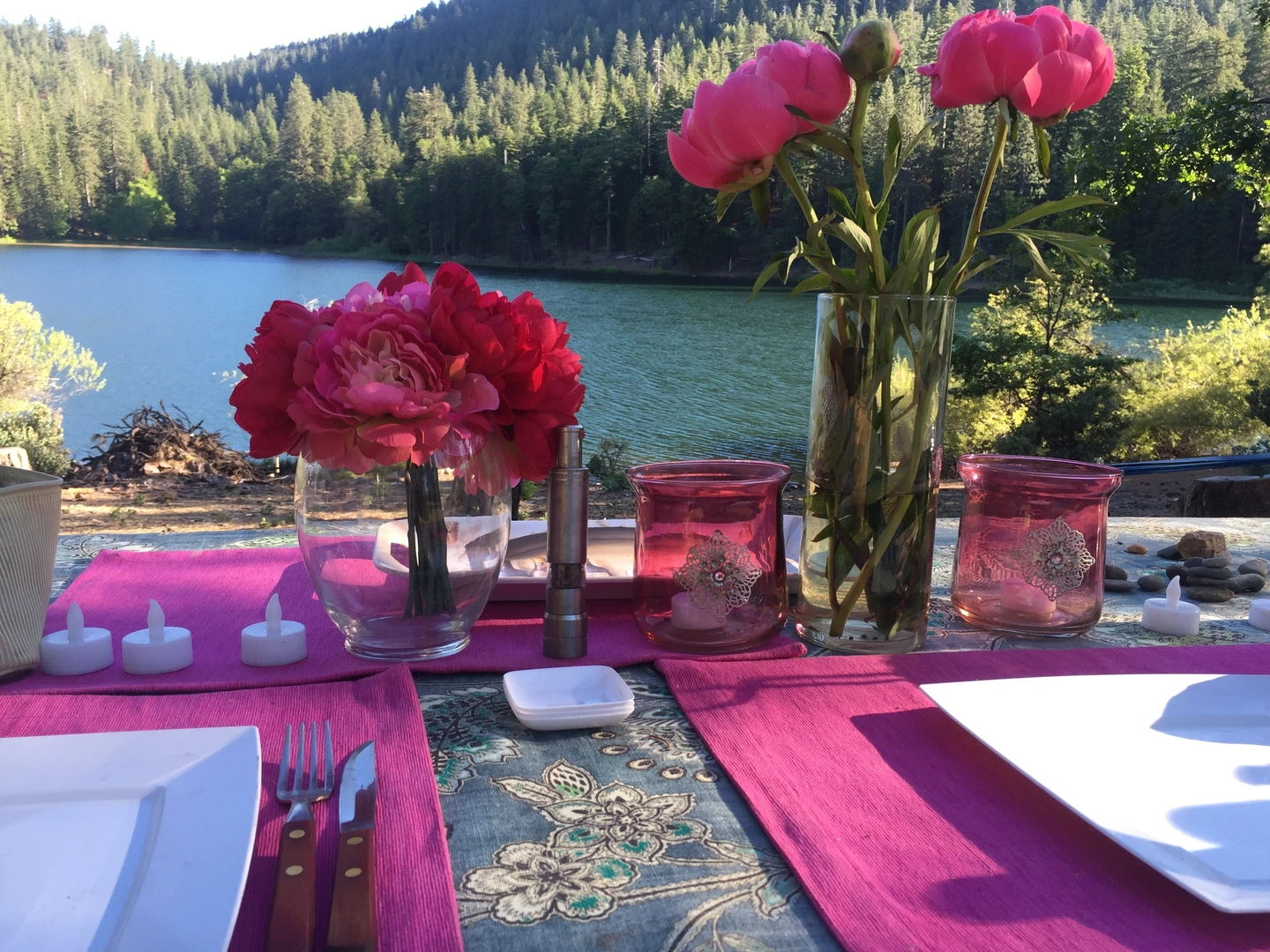 An image depicting the trail Letts Lake Loop Trail and its surrounding area.