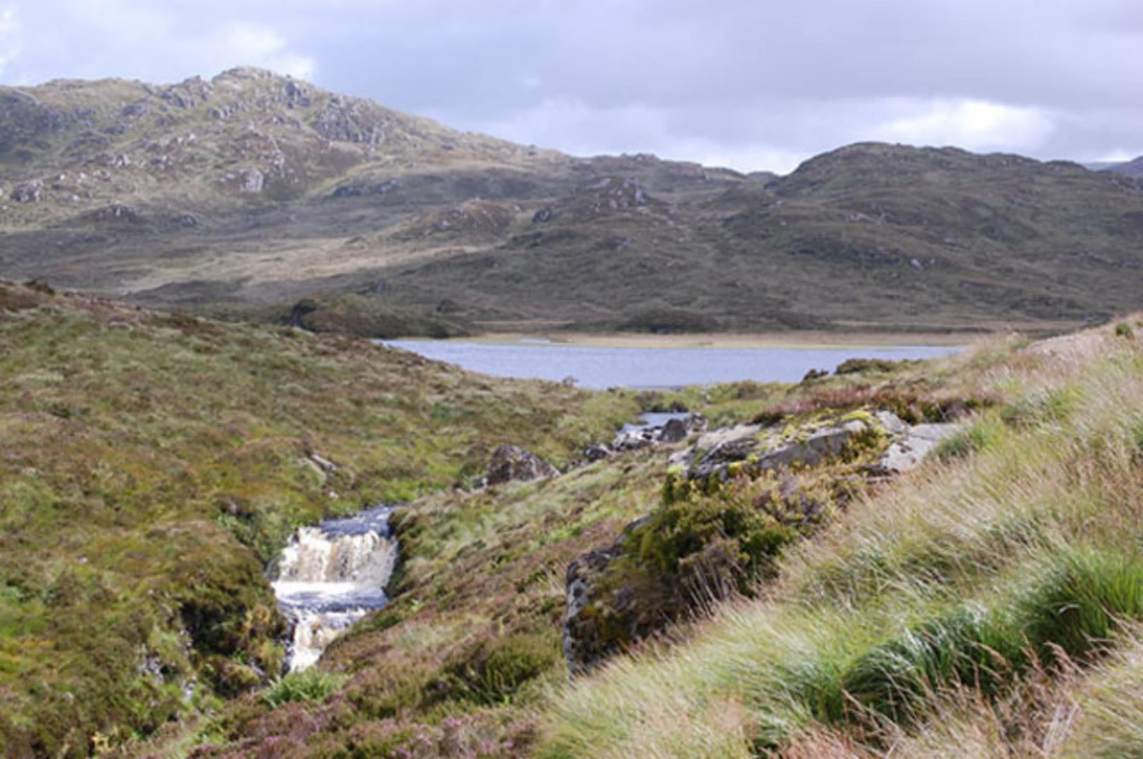An image depicting the trail Cornish Hill and Loch Loop from Stinchar Bridge and its surrounding area.