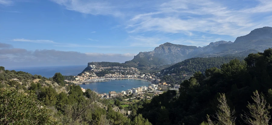 Circular walk over La Muleta to the lighthouse from Hotel Pure Salt in Port de Soller