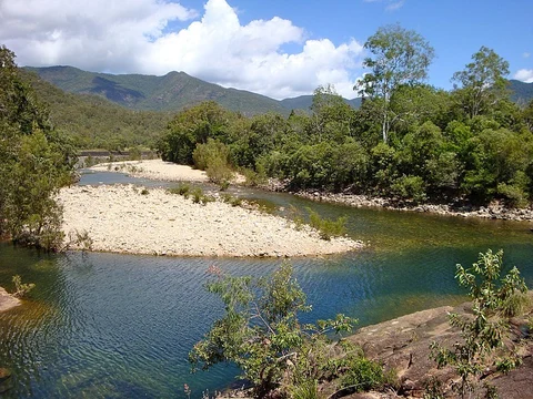 An image depicting the trail Rockslides Walking Track and its surrounding area.
